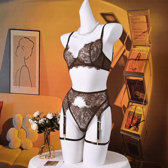 O conjunto de três peças que aumenta o fascínio com um mistério ousado