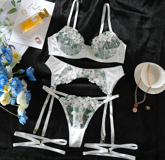 Ensemble de lingerie brodé de 3 pièces