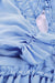 Detalles de volantes de cuello azul V