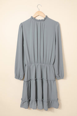 V cuello de manga larga mini vestido escalonado
