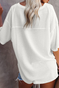 Textura de gofres blancos Cinco de cuello con cuello Camiseta suelta