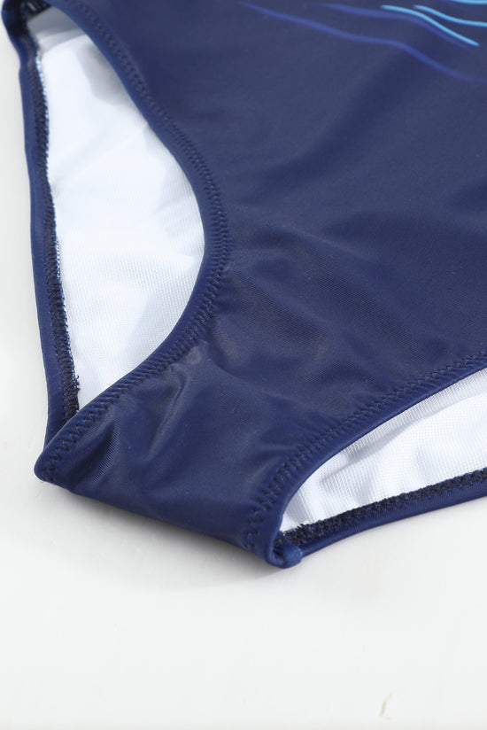 Costume da bagno a bordo del gradiente blu.