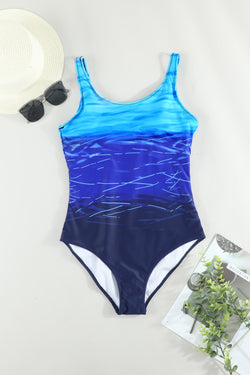 Costume da bagno a bordo del gradiente blu.