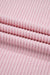 Tampa de retalhos de colorido com fio rosa e uma calça solta