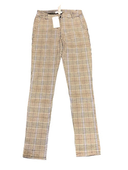 📦 Lot de 25 pantalons pour femmes — jeans mélangés, styles légers et d'été.