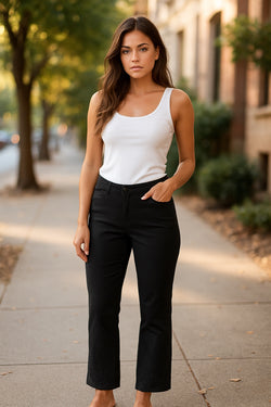 📦 Lot de 25 pantalons pour femmes — jeans mélangés, styles légers et d'été.