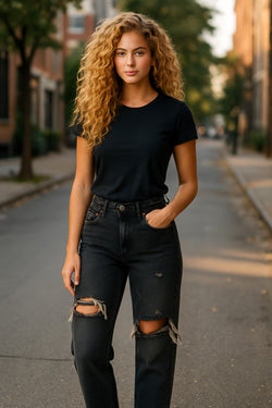 📦 Lot de 25 pantalons pour femmes — jeans mélangés, styles légers et d'été.