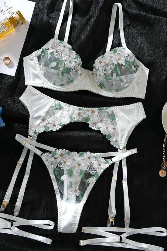 Ensemble de lingerie brodé de 3 pièces