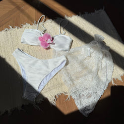 ✨ SUMMER PEARL – El bikini floral que realza tu brillo natural