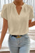 Blusa azul vela com decote entalhado e manga pétala