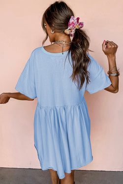 Vestido de babydoll de borde crudo de color sólido azul cielo
