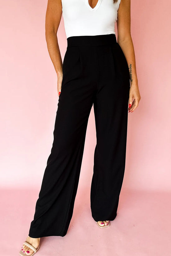 Pantalon droit ample à taille haute élastique rouge vif avec détails plissés