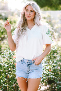 Blusa de cuello con muescas de hojaldre bordado floral bordado
