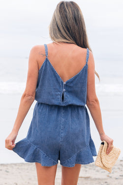 Correas de espagueti azul Ashleigh V Neck Belted Labio Rushled Chambray Romper