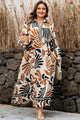 Robe longue droite imprimée abstraite de grande taille à col contrasté et col fendu de grande taille blanche