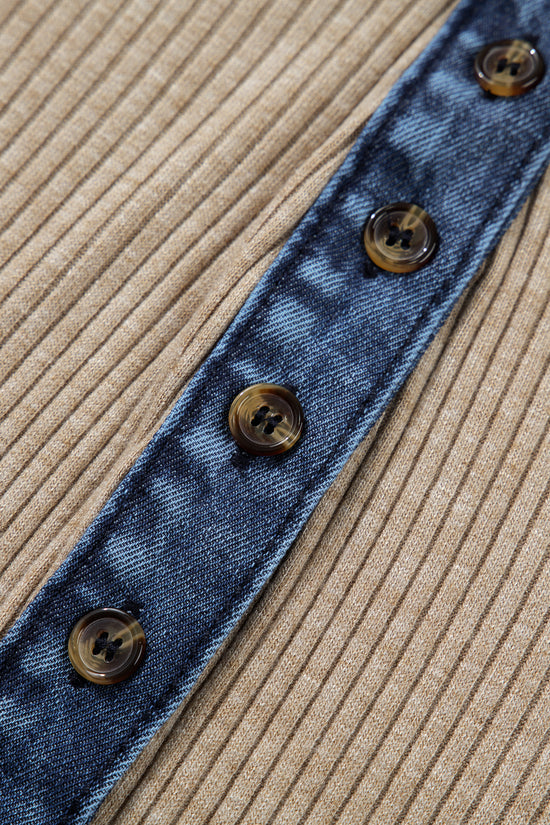 Top a maniche lunghe con polsini e colletto polo con bottoni patchwork in denim lavorato a coste beige