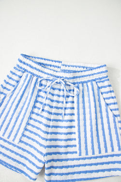 Tapa de manga corta de punto negro y pantalones cortos con cordón