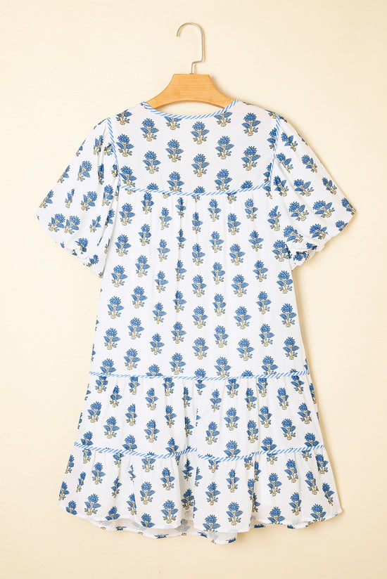 Mini vestido floral azul celeste com manga bufante amarrada no pescoço e bolso