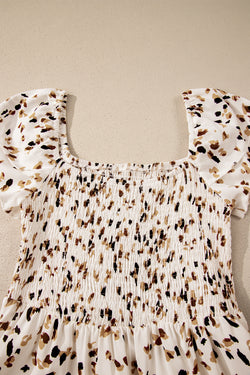 Vestido estampado floral de florecitas fruncido con cuello cuadrado y volantes de manga corta beige
