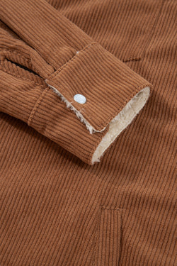 Tasche a flapa abbottonato riveciate in pile di cannella giacca a vellutoia