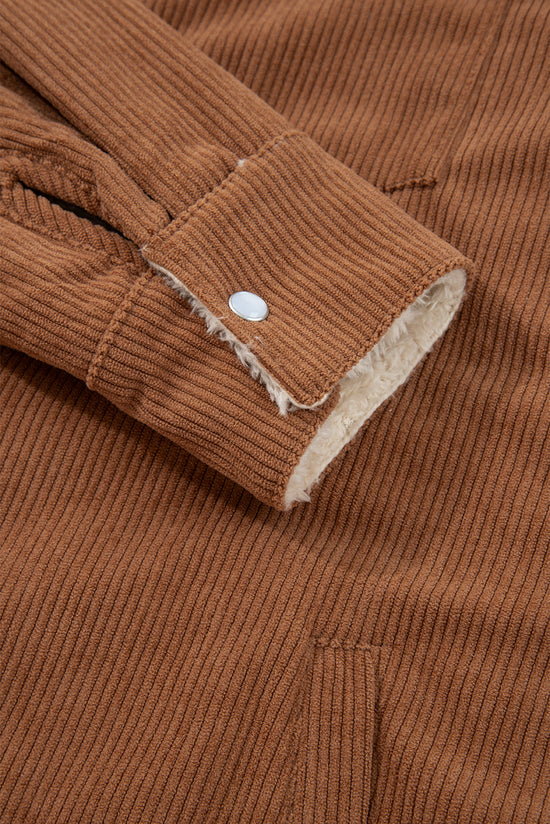 Tasche a flapa abbottonato riveciate in pile di cannella giacca a vellutoia