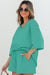 T -manica a Vietto a V Solido Verde Verde Meadow e pantaloncini