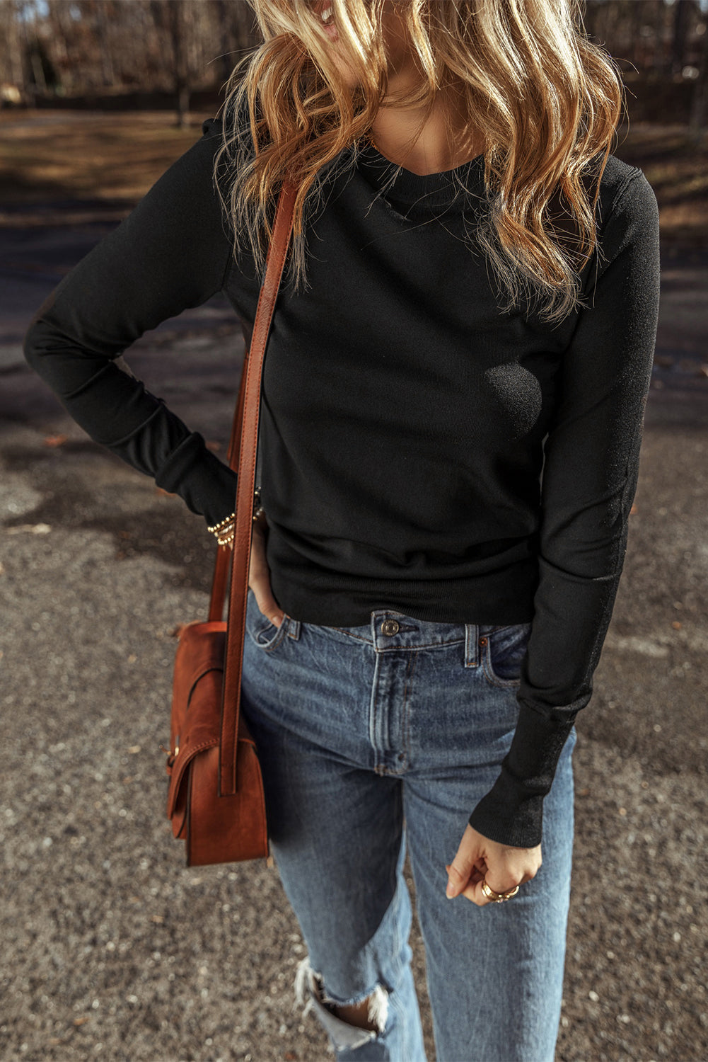 Color sólido negro Sweater de cuello de la tripulación liviana delgada