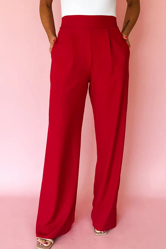 Pantalon droit ample à taille haute élastique rouge vif avec détails plissés