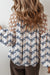 Chemisier bleu en dentelle patchwork floral à manches bulles et col fendu