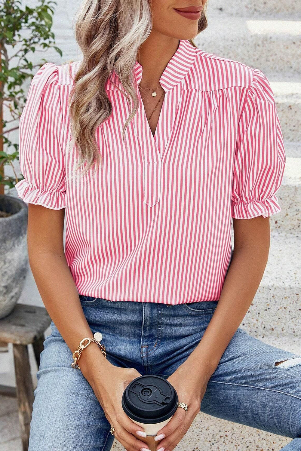 Blusa de manga de hojaldre de cuello con muescas con muescas con muescas