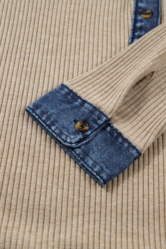 Top a maniche lunghe con polsini e colletto polo con bottoni patchwork in denim lavorato a coste beige