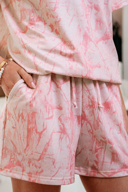 Pantaloncini con coulisse a T larghi con scollo a V e stampa astratta rosa, completo da 2 pezzi