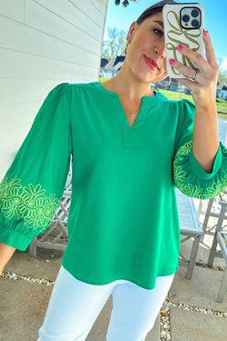 Contrasto verde contrasto floreale ricamato a 3/4 manicotto a V Neck Blouse elegante