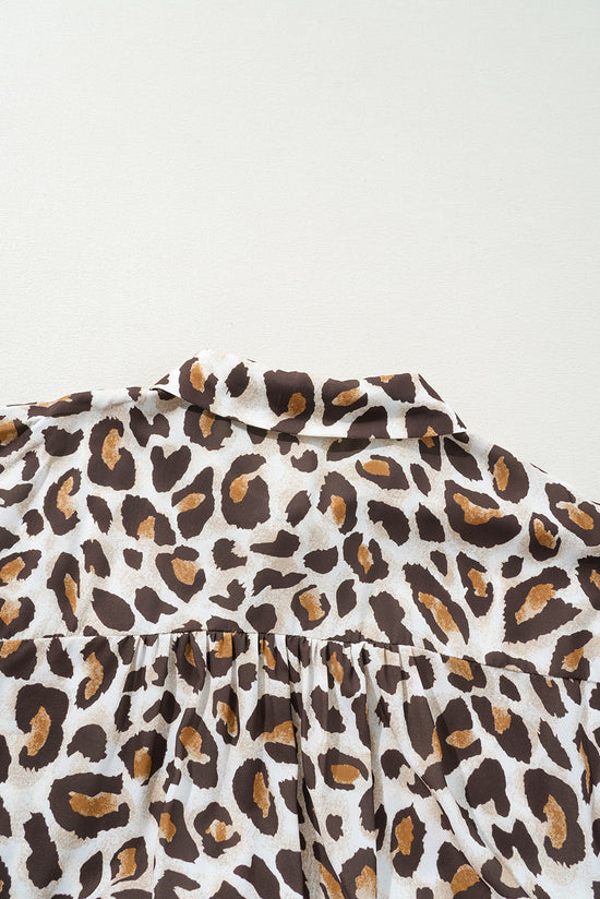 Camisa abotonada de manga corta con estampado de leopardo de talla grande de talla grande