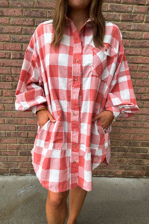 Vestido de camisa redonda de dobladillo de hojaldre a cuadros de gran tamaño rosa