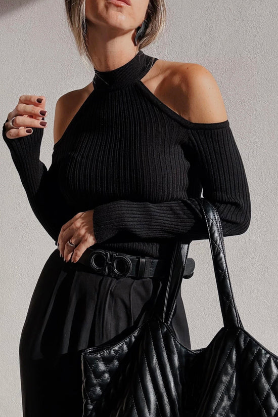 Maglione di girocollo freddo a costola nera