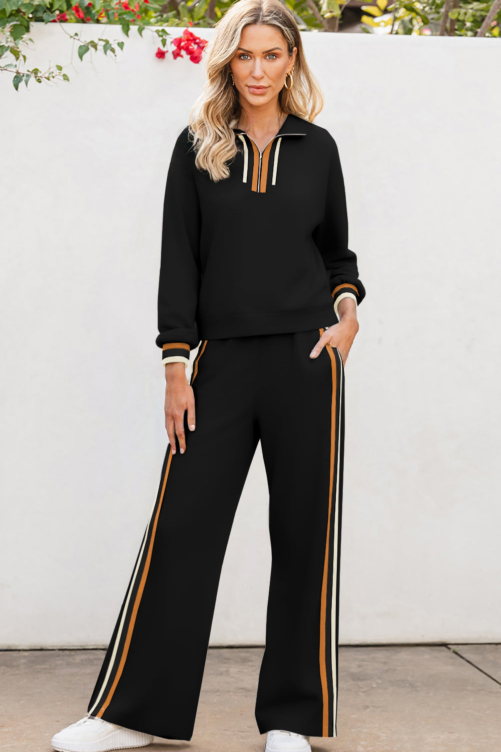 Conjunto de pantalón suelto y jersey con cremallera de un cuarto de patchwork a rayas negras