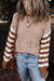 Stripe a strisce marrone geometrica a goccia testurizzata maglione