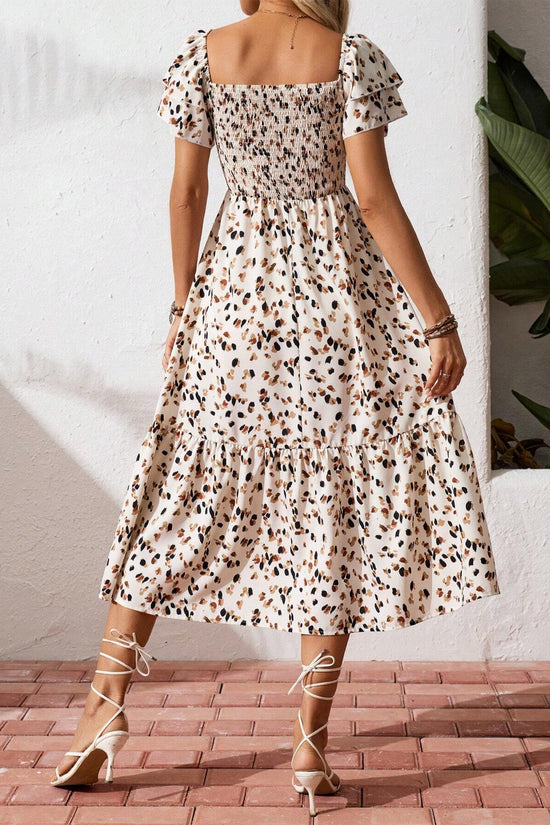 Robe beige à petites fleurs et imprimé floral, smockée, col carré, volants, manches courtes