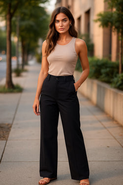 📦 Lot de 25 pantalons pour femmes — jeans mélangés, styles légers et d'été.