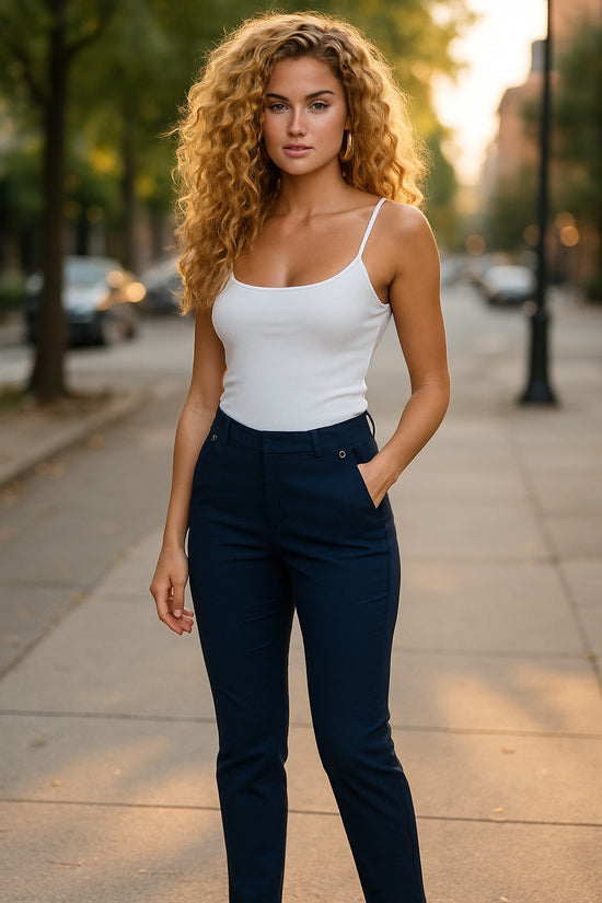 📦 Lot de 25 pantalons pour femmes — jeans mélangés, styles légers et d'été.