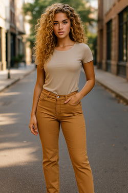 📦 Lot de 25 pantalons pour femmes — jeans mélangés, styles légers et d'été.
