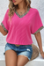 Textura con cordón de mosaico de leopardo rosa brillante V Camiseta de cuello