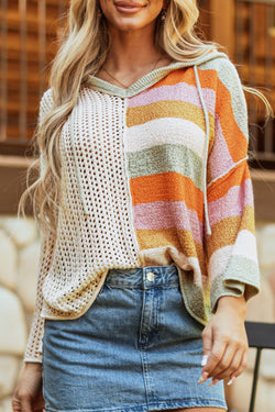 Estimado amante beige colorbloque de color de gran tamaño en suéter con capucha de cuello