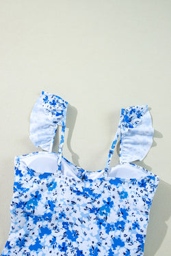 Cingcio blu floreale con lana in cima a cavo out un costume da bagno con un pezzo