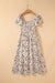 Robe beige à petites fleurs et imprimé floral, smockée, col carré, volants, manches courtes