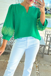 Verde contraste floral bordado 3/4 manga entalhada em pescoço elegante blusa