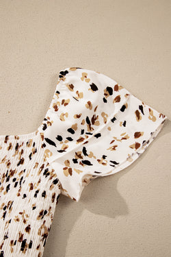 Vestido estampado floral de florecitas fruncido con cuello cuadrado y volantes de manga corta beige