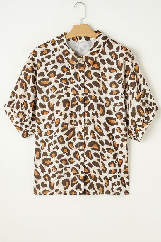Camisa abotonada de manga corta con estampado de leopardo de talla grande de talla grande