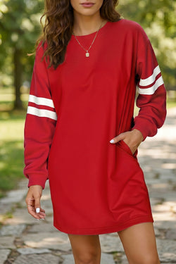 Vestido sudadera recto con mangas con bandas en contraste de equipo universitario en rojo fuego